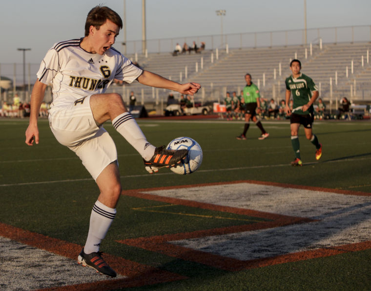 Soccer: DV vs San Luis